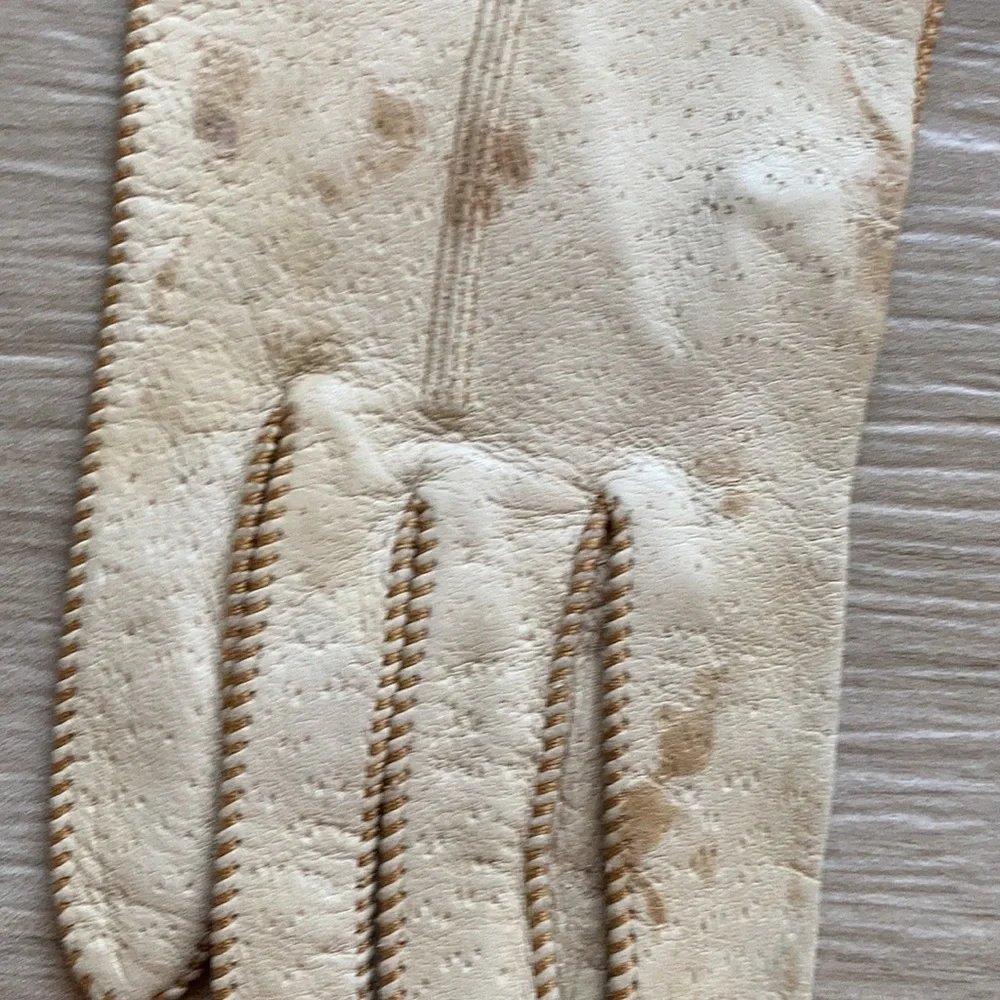 Vintage creamy tan leather gloves